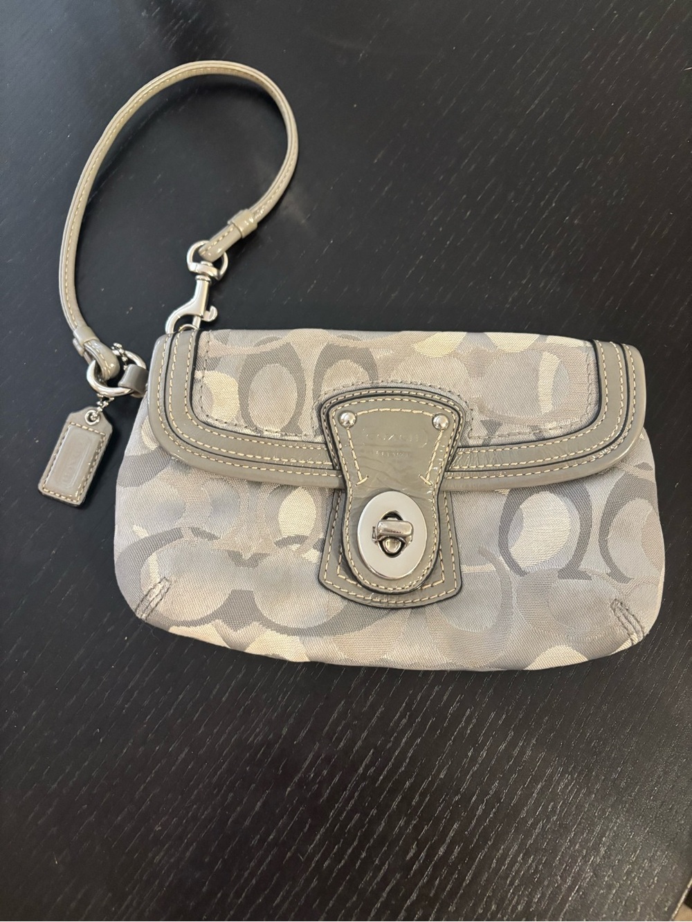 Coach Y2K turn lock Gray Signature
Wristlet - Picture 3 of 9